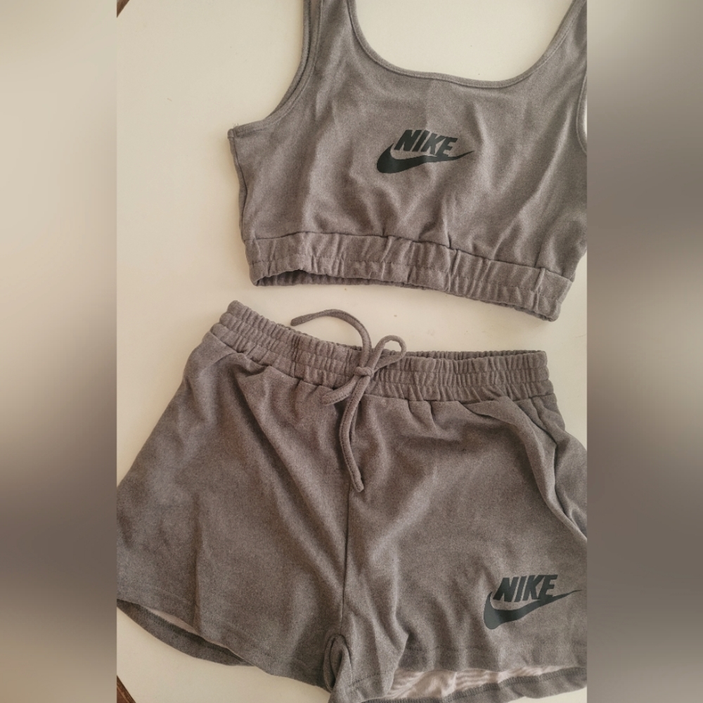 Nike 2 Piece Set